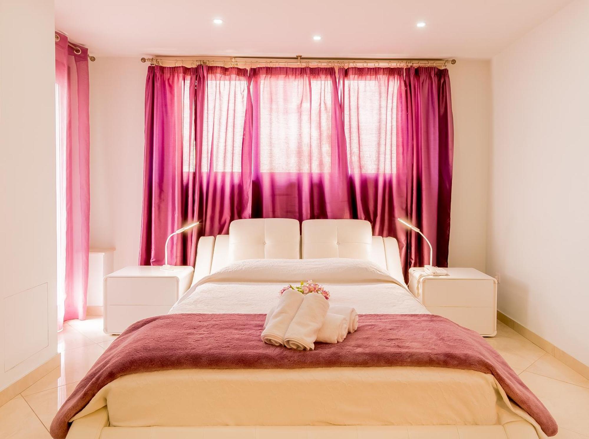 Mesogios House Suites Larnaca Quarto foto